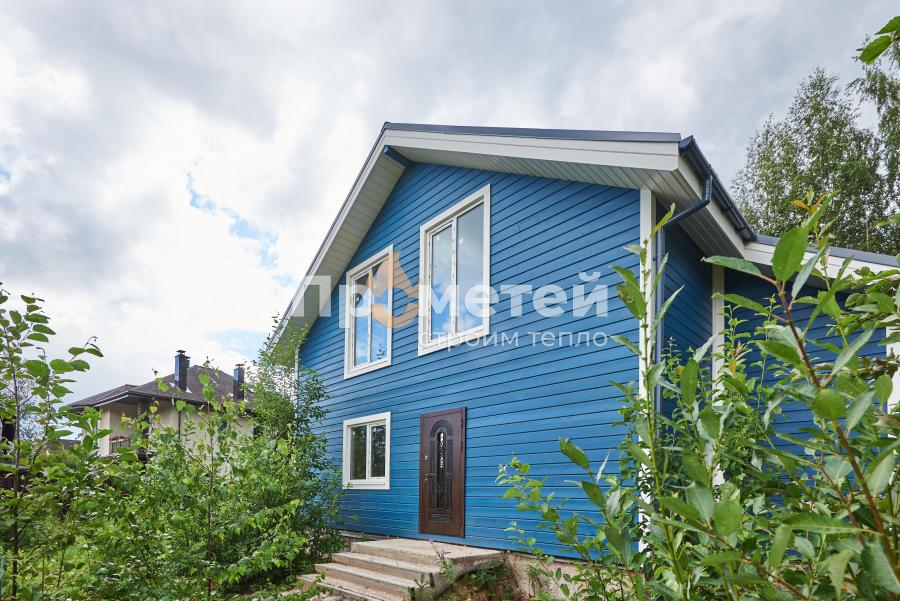 Каркасный 1.5-этажный дом 12x13 метров